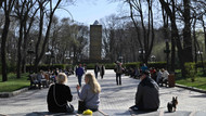 Im Taras Shevchenko Park im Zentrum von Kiew: Die Stadt scheint sicher, aber Züge nach Irpin und Butscha gibt es keine mehr.