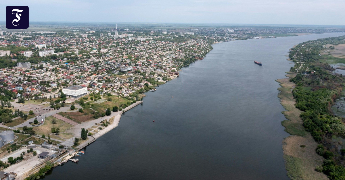 In 15 Minuten Sind Die Russen Auf Dem Kurfürstendamm Russen auf dem Rückzug: Dnipro-Brücke in Cherson zerstört