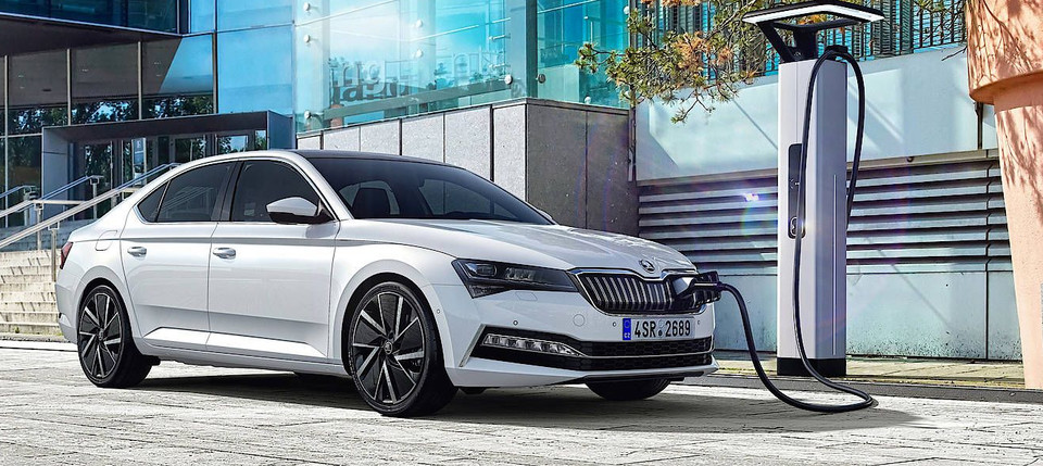 skoda superb hybrid preis