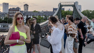 Samuel Gärtner zeigte seine Kollektion auf dem Eisernen Steg. Eine gute Location macht nur noch lange keine gute Fashion Show. Samuel Gärtner zeigte seine Kollektion auf dem Eisernen Steg. Eine gute Location macht nur noch lange keine gute Fashion Show.