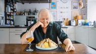 Vor allem in der gutbürgerlich genannten Gastronomie sieht er häufig „Komaesser“: Dollase in der Küche seines Hauses. Vor allem in der gutbürgerlich genannten Gastronomie sieht er häufig „Komaesser“: Dollase in der Küche seines Hauses.
