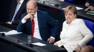 Andere Wirtschaftsmächte haben längst die Steuern gesenkt – die Bundesregierung um Scholz und Merkel ist unter Druck. 