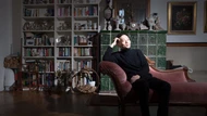 William Youn in seinem Wohnzimmer