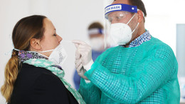 Golden glänzt das Wattestäbchen