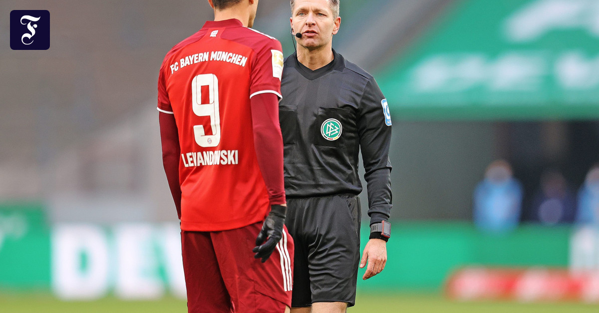 Tobias Welz Die wahren SchiedsrichterHelden pfeifen Amateurspiele