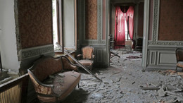 Gedichtbände als Schutzschild gegen russische Raketen