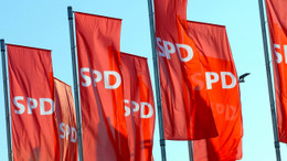 Fahnen der SPD beim Landesparteitag in Baden-Württemberg