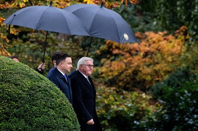Menurut laporan, mereka rukun: Presiden Federal Frank-Walter Steinmeier dan mitranya dari Polandia Andrzej Duda. Menurut laporan, mereka rukun: Presiden Federal Frank-Walter Steinmeier dan mitranya dari Polandia Andrzej Duda.