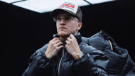 Justin Fuchs macht früher Gaming-Videos auf Youtube, heute ist er Gründer eines Modelabels. Justin Fuchs macht früher Gaming-Videos auf Youtube, heute ist er Gründer eines Modelabels.