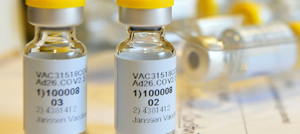 Nach Krankheitsfall: Johnson & Johnson will Corona-Impfstoff weiter testen