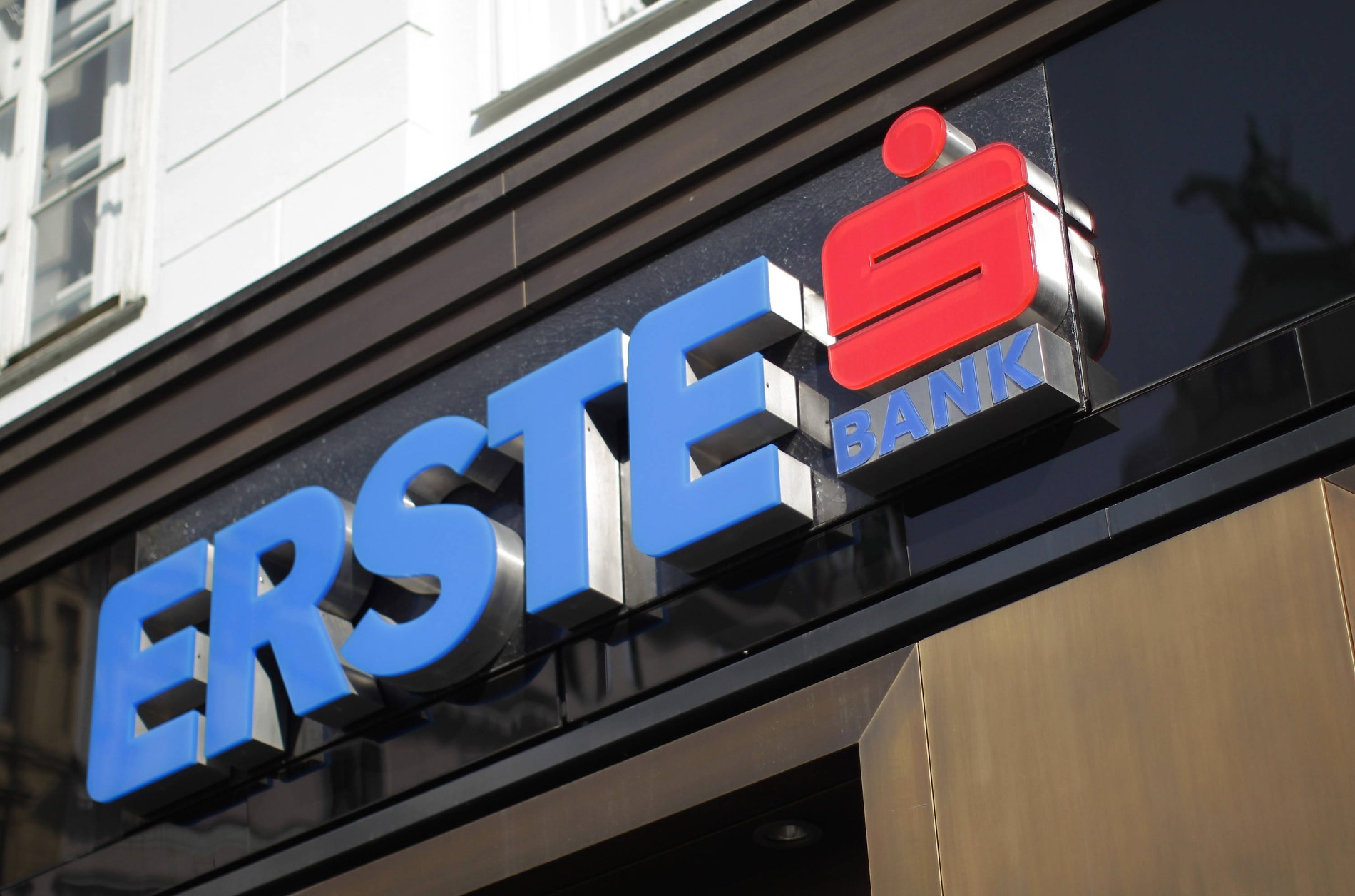 Wiener Erste Group Uberholt Deutsche Bank