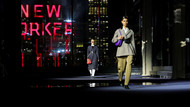 Models laufen über den Laufsteg während der Tory Burch Herbst/Winter 2022 Fashion Week in New York City. Models laufen über den Laufsteg während der Tory Burch Herbst/Winter 2022 Fashion Week in New York City.