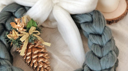 Der grüne Türkranz heißt die Gäste willkommen.