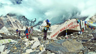 Schuhe für Bergsteiger haben bei Bally Tradition: Das Unternehmen produzierte schon die Stiefel für die Erstbesteigung des Mount Everest im Jahre 1953. Schuhe für Bergsteiger haben bei Bally Tradition: Das Unternehmen produzierte schon die Stiefel für die Erstbesteigung des Mount Everest im Jahre 1953.