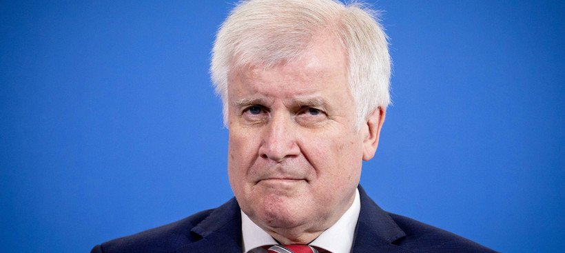 Innenminister Horst Seehofer (hier am Mittwoch auf einer Pressekonferenz in Berlin) hat Berichten zufolge Verständnis, wenn sich Leute empörten. Das mache sie noch lange nicht zu Nazis.
