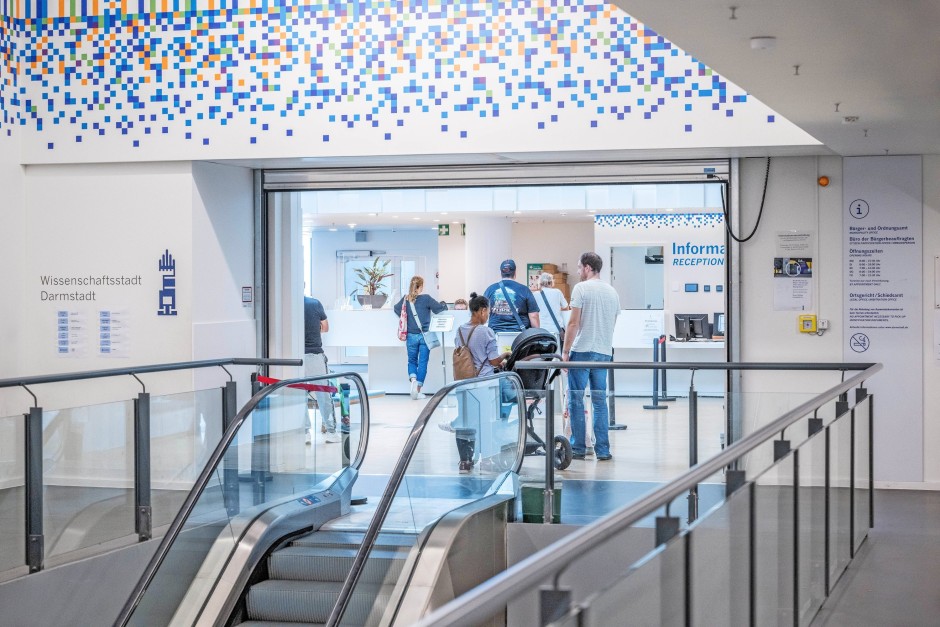 Bilderstrecke zu Wasserschäden in Darmstadt Im Bürgeramt tropft es von der Decke Bild 3 von