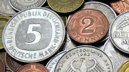 Neben dem 5-Mark-Schein war auch eine 5-Mark-Münze im Umlauf.