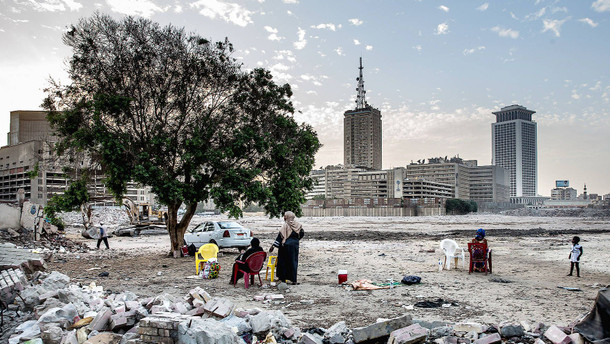 Zwischen Aufbruch und Kollaps Zwischen Aufbruch und Kollaps