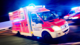 Tödlicher Unfall bei Groß-Gerau: Ein gestürzter Motorradfahrer wird von einem Auto erfasst (Symbolbild).
