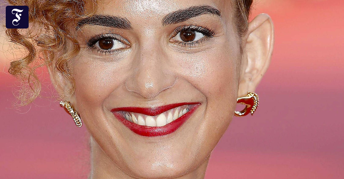 Identity (social science) visual data 8