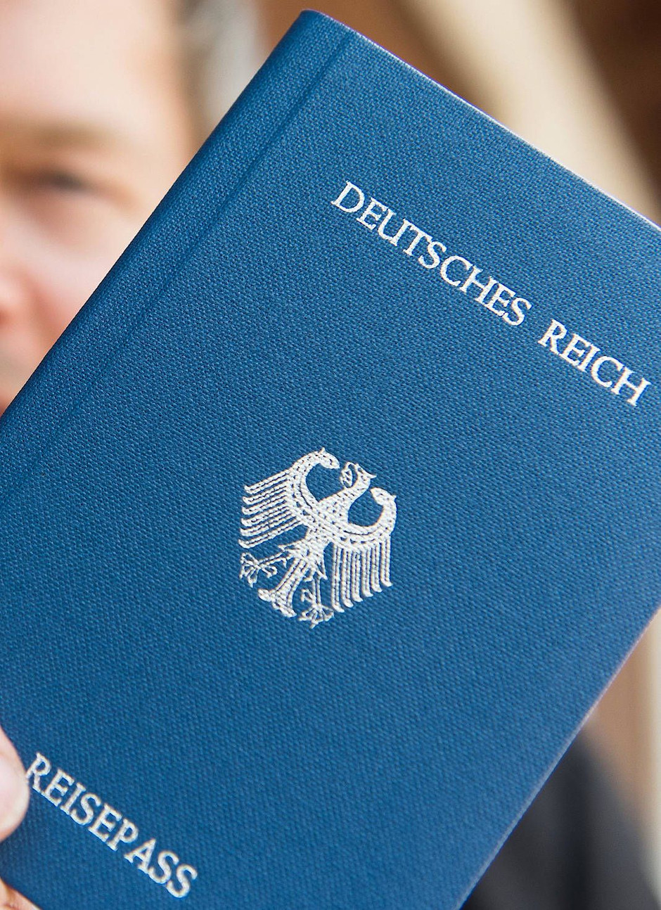 Aliens passport. Немецкий паспорт. Reichsburger.