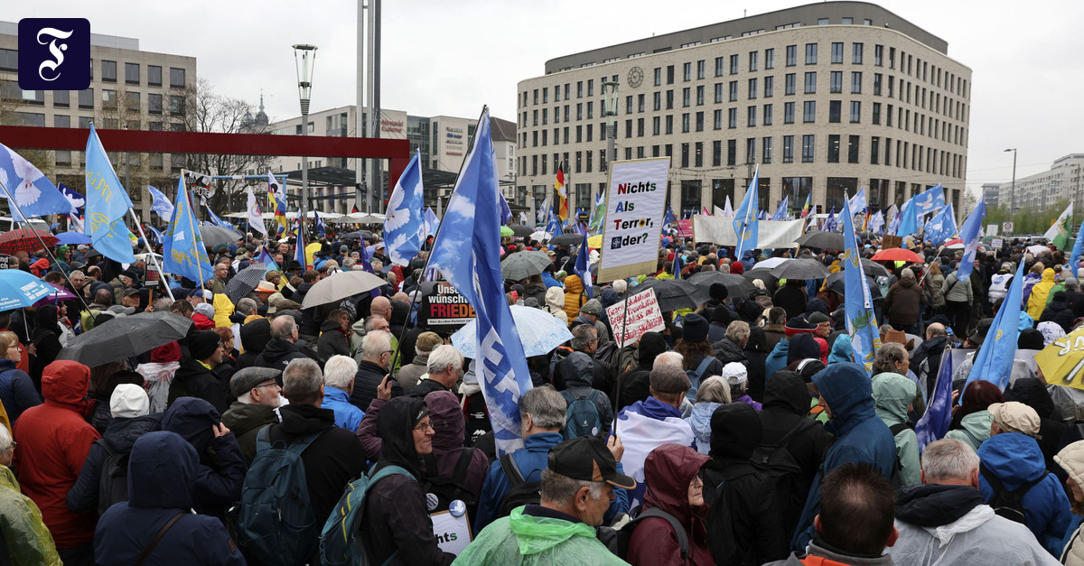 Dieter Hallervorden bei rechter „Friedensprozession“ in Dresden
