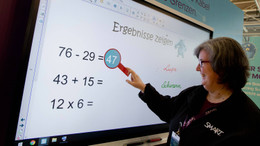 Lehrerin Elisabeth Benedik freut sich auf die Digitalisierung der Schulen.