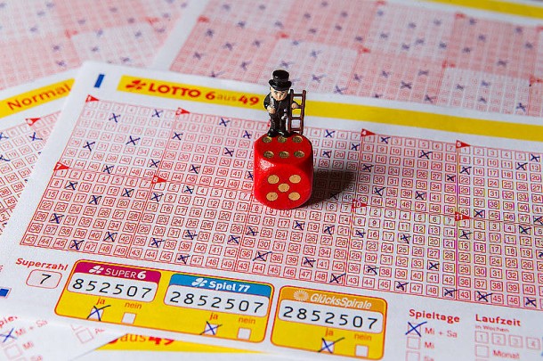 Bild zu: USA: Größter Gewinn der Lotto-Geschichte mit 877 Millionen Dollar - Bild 1 von 1 - FAZ