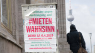 Ist in Berlin noch Platz für alle? Ein Plakat mit einem Demonstrationsaufruf auf der Karl-Marx-Allee