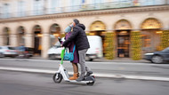 Umstritten: Auch das Fahren von Elektrorollern dürfte in Paris stärker reguliert werden.