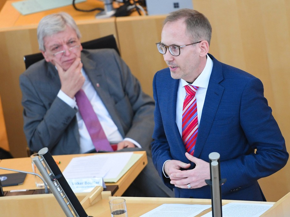 Www Faz Net Aktuell Rhein Main Rmv Bietet Kulanzregelung In Corona Krise Html 08 06t14 19 24z Hourly 0 8 Media1 Faz Net Ppmedia Aktuell 1 Default Vor Allem Senioren Profitieren Jpg Vor Allem Senioren