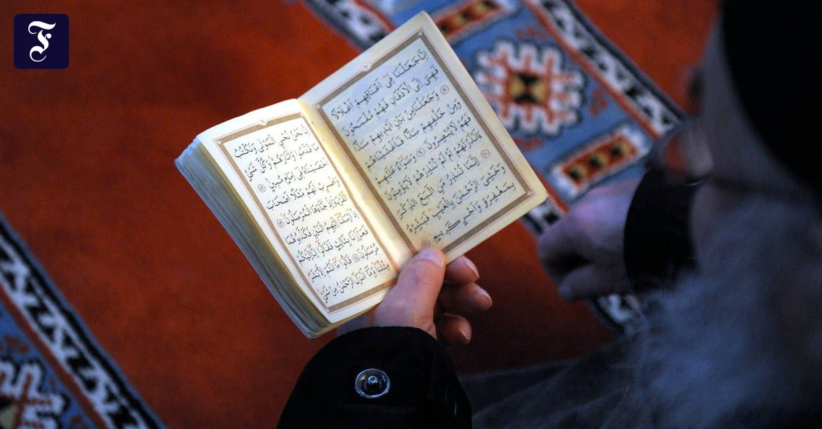 Im Deutschlandfunk wird wöchentlich eine Koran