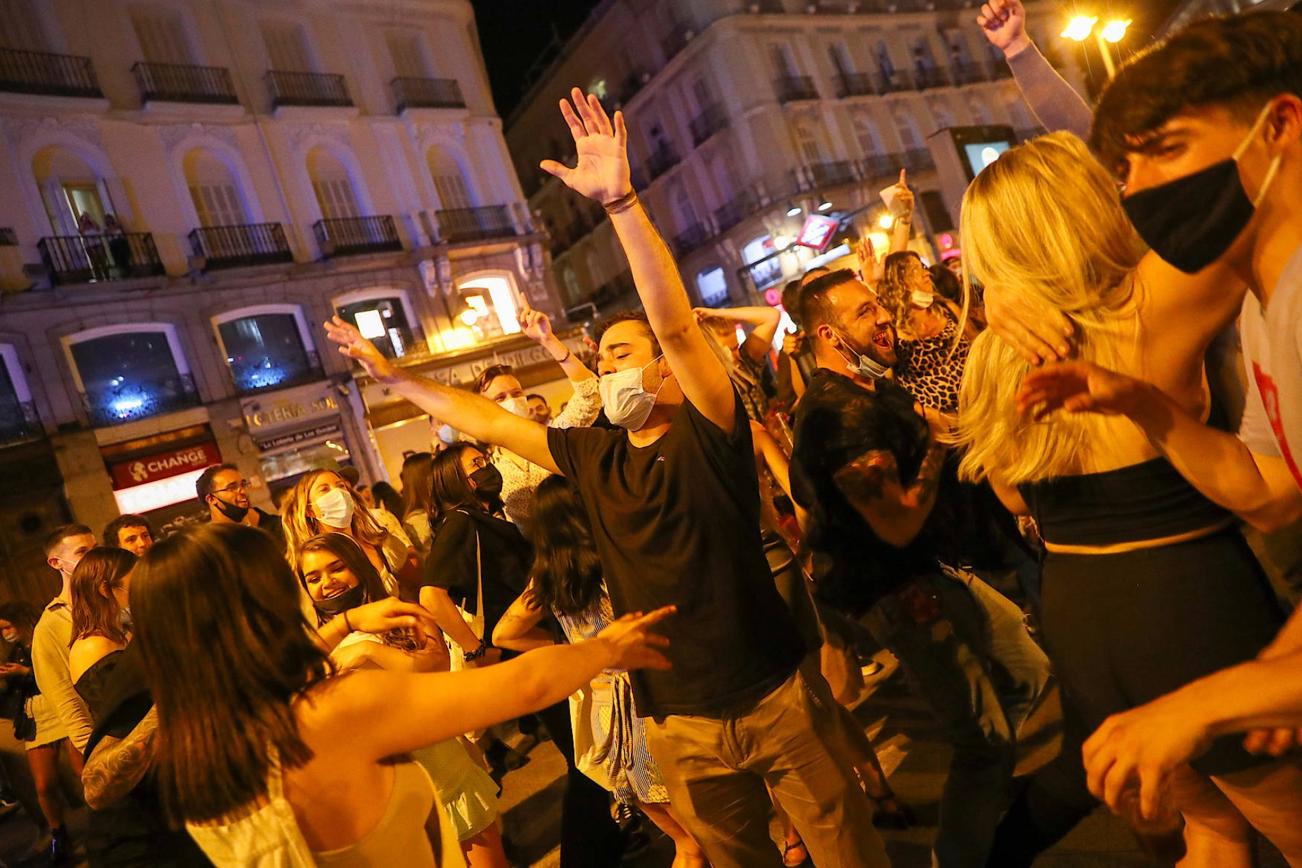 Spanien Feiert Das Ende Des Notstands