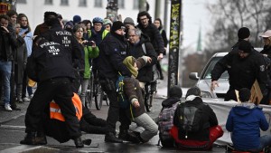 „Ungehorsame Versammlungen“ ohne Klebstoff