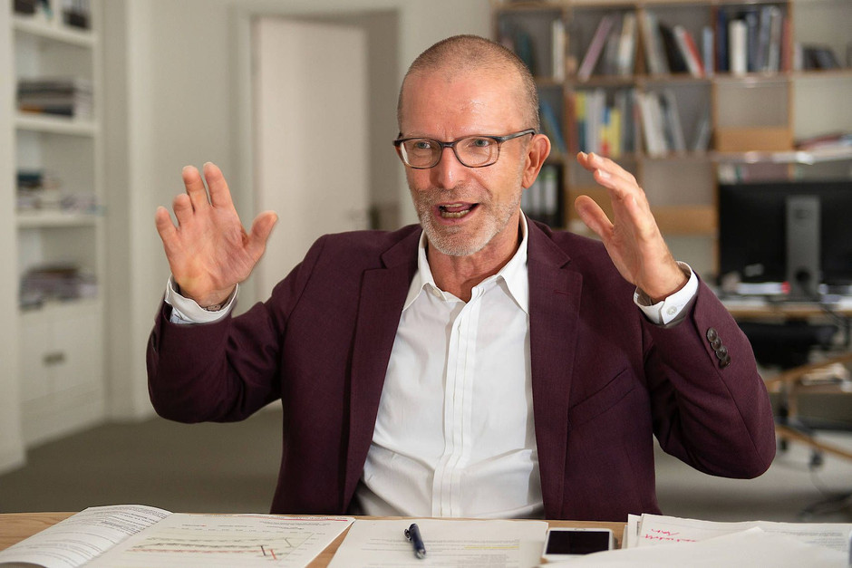 Bild zu Frankfurts Personaldezernent Neue Stellen unerlässlich Bild