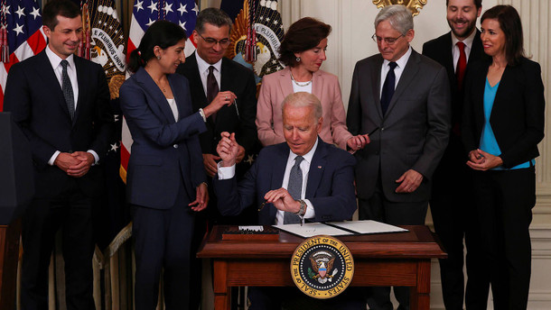 Merkel soll sich bei Biden für Abbau von Zöllen einsetzen Merkel soll sich bei Biden für Abbau von Zöllen einsetzen