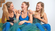 Freude an Nachhaltigkeit: Die Frankfurterin Franziska Hannig (Mitte) fertigt Sportkleidung aus Econyl, das aus wiederverwendeten Fischernetzen besteht.