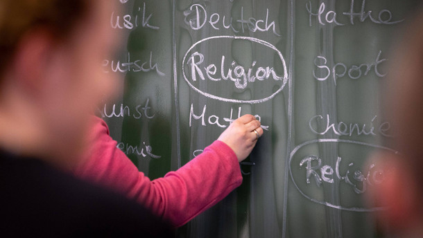 Warum Bayern im Religionsunterricht Corona-Regeln außer Kraft setzt