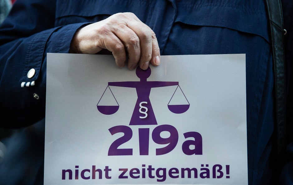 Bild zu Abtreibungsgesetz Union und SPD wollen § 219a reformieren Bild 1 von 1 FAZ Bild zu Abtreibungsgesetz Union und SPD wollen § 219a reformieren Bild 1 von 1 FAZ