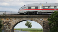 Ein ICE fährt über die älteste noch in Betrieb befindliche Eisenbahnbrücke Deutschlands Nahe des sächsischen Wurzen. Ein ICE fährt über die älteste noch in Betrieb befindliche Eisenbahnbrücke Deutschlands Nahe des sächsischen Wurzen.