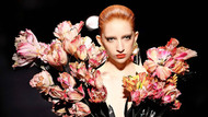 Am Beginn der Haute-Couture-Woche: Der amerikanische Designer Daniel Roseberry bringt für die Marke Schiaparelli Phantasie auf den Laufsteg. Am Beginn der Haute-Couture-Woche: Der amerikanische Designer Daniel Roseberry bringt für die Marke Schiaparelli Phantasie auf den Laufsteg.