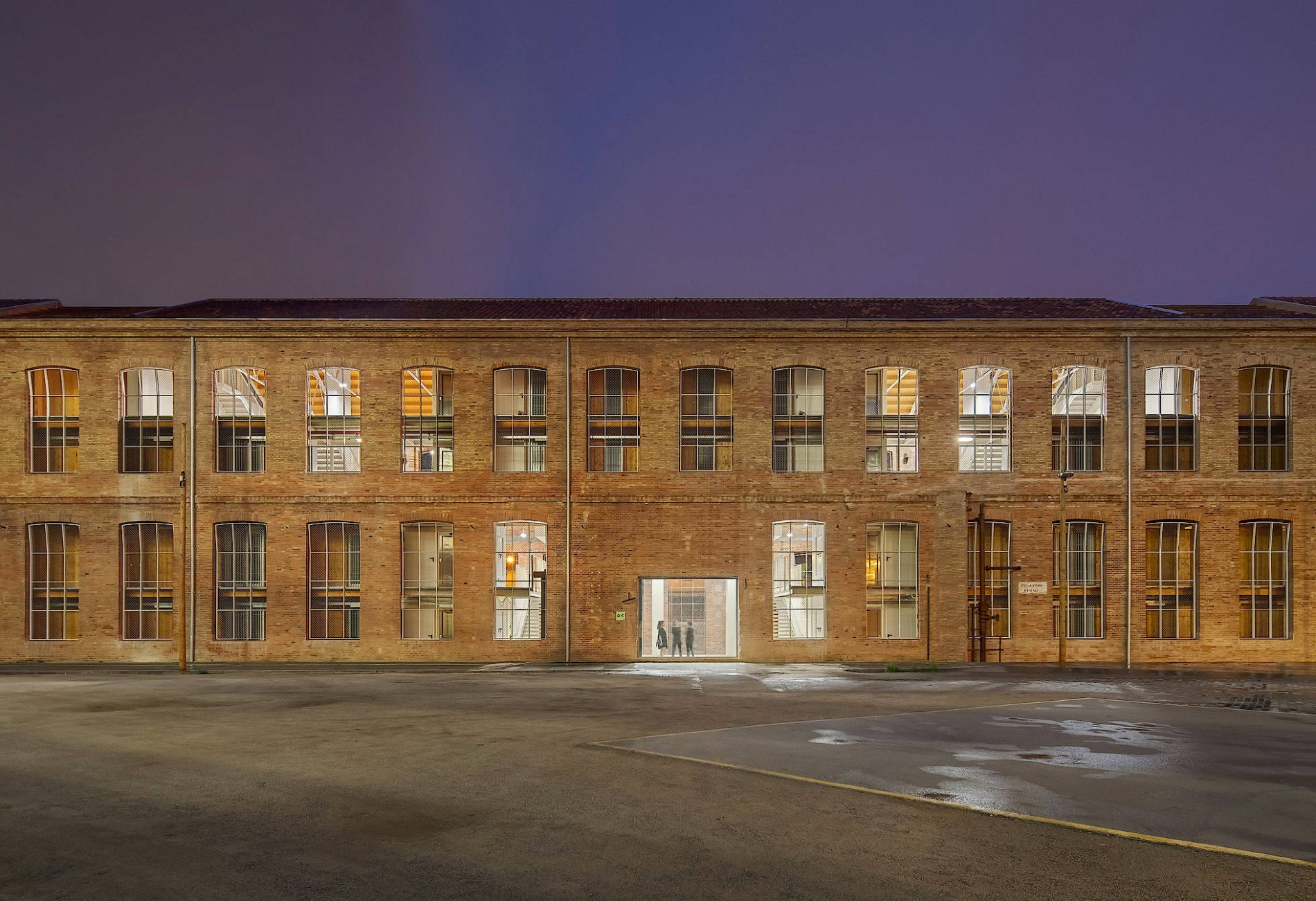 In Barcelona Sind In Einer Fabrik Wohnungen Entstanden