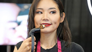 Präsentiert in Las Vegas: ein smarter Helfer zum Lippenstift auftragen. Präsentiert in Las Vegas: ein smarter Helfer zum Lippenstift auftragen.