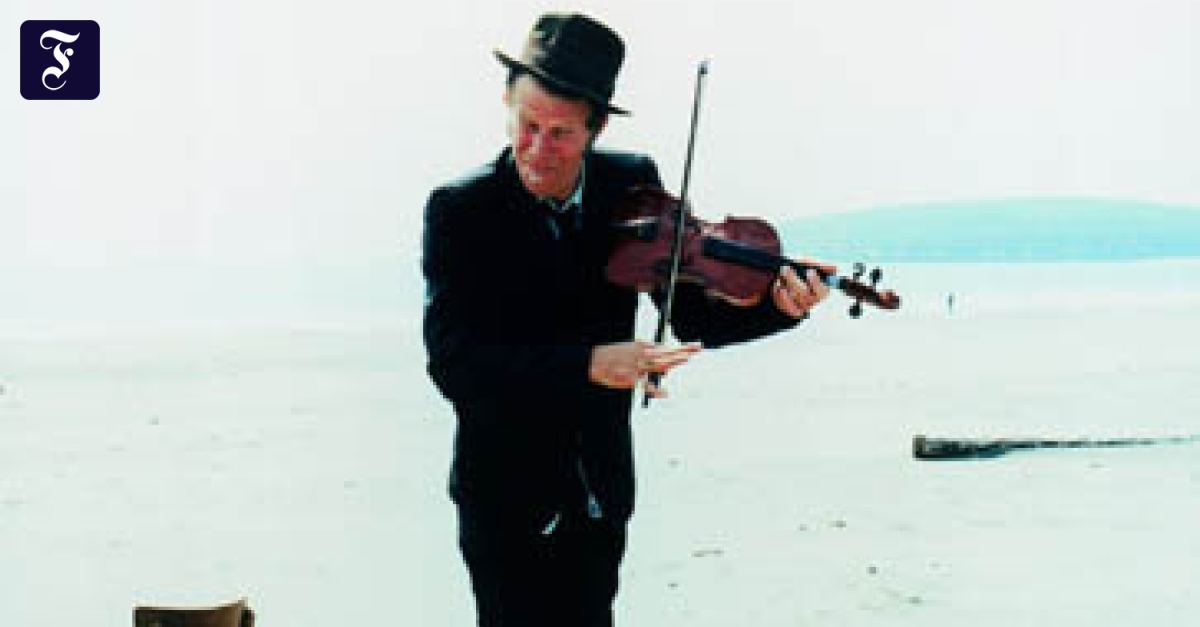 Musik Abgrund und Kaninchenbau Zwei Alben mit Bühnenmusik von Tom Waits Feuilleton FAZ