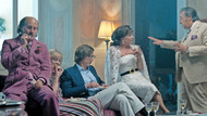 Im Film „House of Gucci“: Jared Leto als Paolo Gucci, Florence Andrews als Jenny Gucci, Adam Driver als Maurizio Gucci, Lady Gaga als Patrizia Reggiani und Al Pacino als Aldo Gucci Im Film „House of Gucci“: Jared Leto als Paolo Gucci, Florence Andrews als Jenny Gucci, Adam Driver als Maurizio Gucci, Lady Gaga als Patrizia Reggiani und Al Pacino als Aldo Gucci