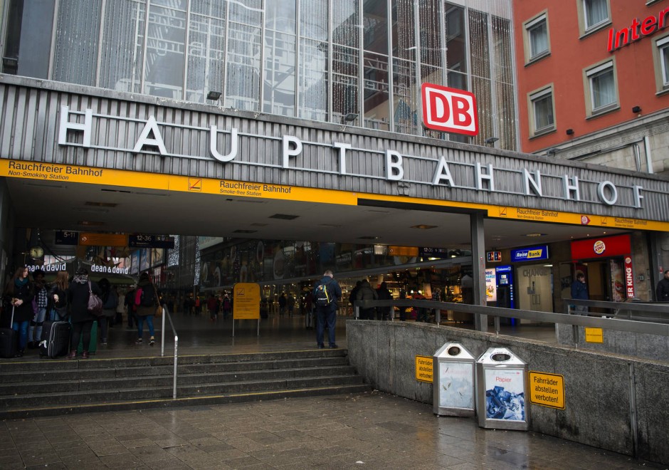 Bild Zu Renovierung Des Munchner Hauptbahnhofs Mit Frauen Denkmal