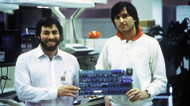Die frühe Mikrocomputer-Revolution wurde von Stephen Wozniak, Steve Jobs und weiteren Akteuren im Umfeld des Homebrew Computer Clubs im kalifornischen Menlo Park so richtig in Schwung gebracht und ideologisch robust in der Gegenkultur ihrer Zeit verankert. 