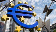  Euro-Skulptur vor dem ehemaligen EZB-Gebäude in Frankfurt