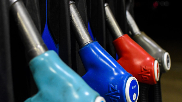 Öl und Sprit teurer in Erwartung eines Ölembargos Öl und Sprit teurer in Erwartung eines Ölembargos