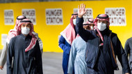 Kronprinz Mohammad Bin Salman winkt beim Diriyya  Formel-E-Prix in Riad am Samstag.